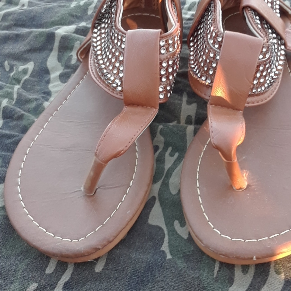 Tan sandles